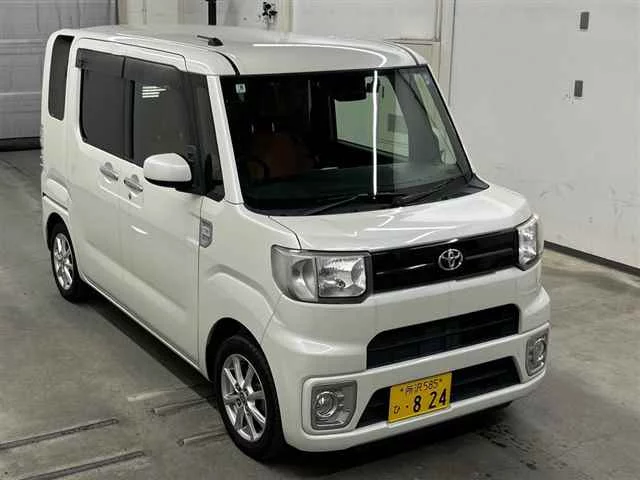 Toyota Pixis Mega LA700A 2019